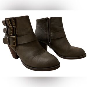 Mossimo Women’s Brown Ankle Boots Booties size 7 GUC Buckles Zip Faux block heel